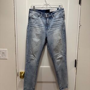 100016	Womens	Jean	Buckle Black	AnkleS kinny Fit # 75	Light 	30	Ankle	Like New